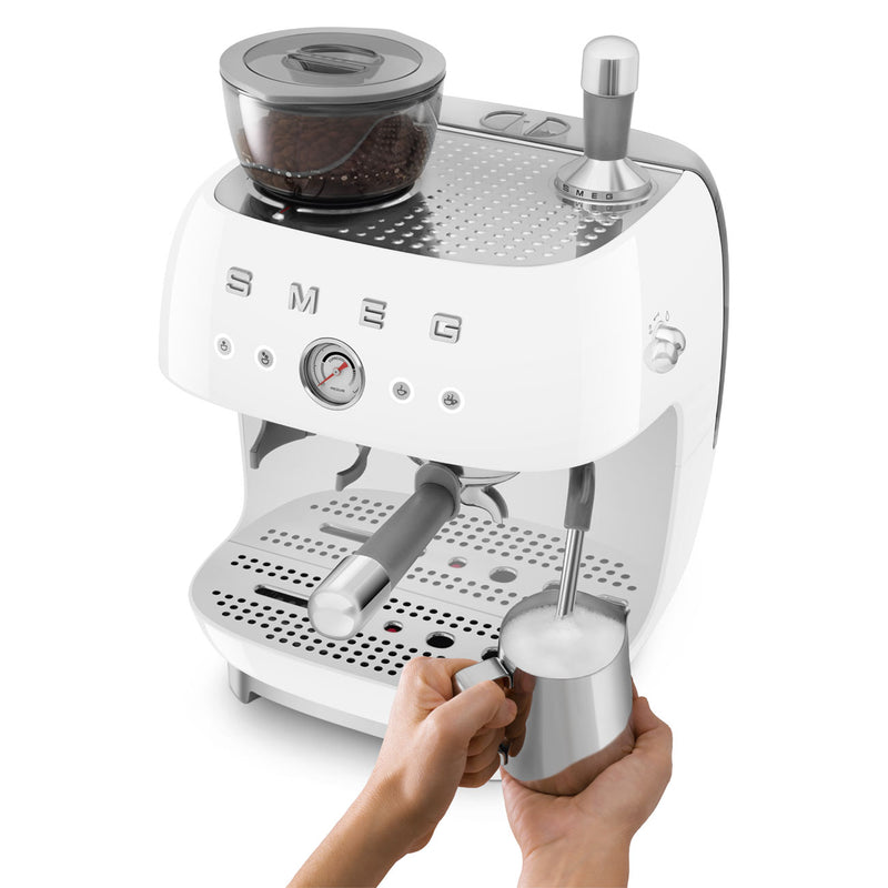 Beyaz Öğütücülü Espresso Kahve Makinesi EGF03PBEU