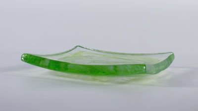 Amorf Form Şeffaf-Açık Yeşil Renkli Cam  22 x 22 cm