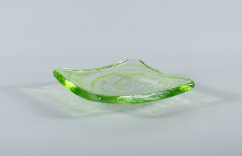 Amorf Form Şeffaf-Açık Yeşil Renkli Cam  16 x 16 cm